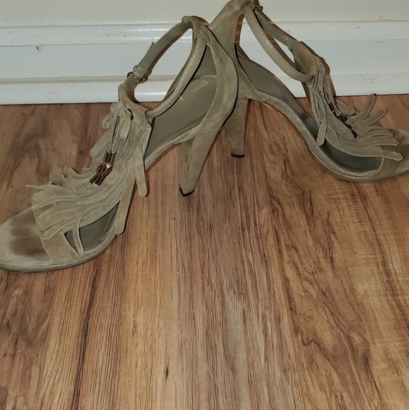 Gucci Suede Fringe Trim Accent T-Strap Sandals - Picture 7 of 16